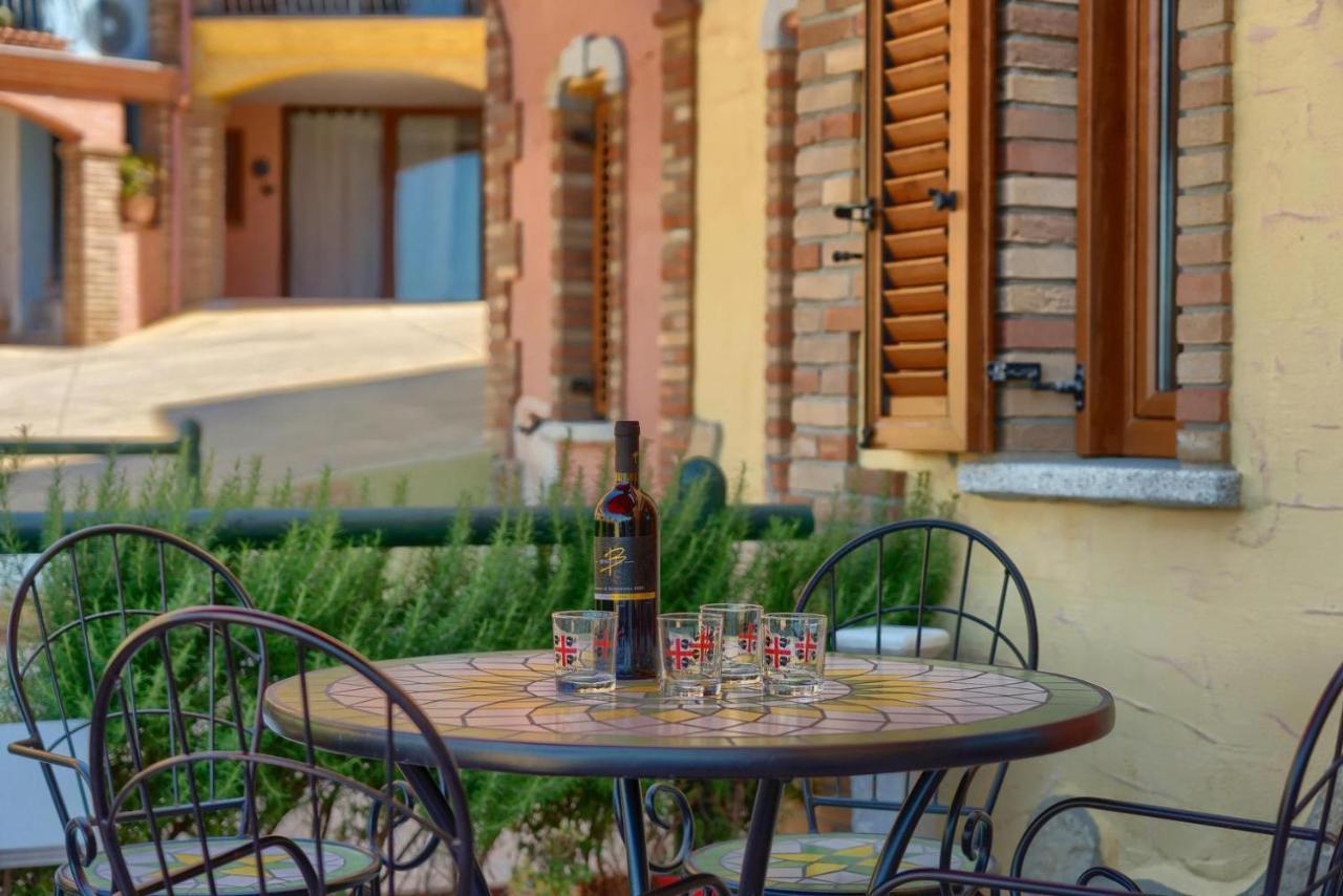 L'Estasi Tanca Piras A Bordo Piscina Con Vista Mare Vila Nebida Exterior foto